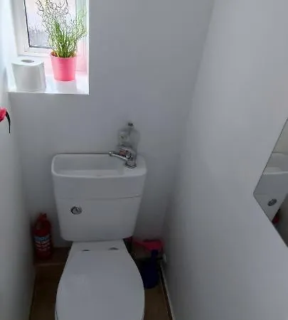 Location Location Location, Whole Apartment For You! Londra Esterno foto