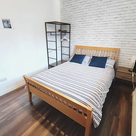 Location Location Location, Whole Apartment For You! Londra Esterno foto