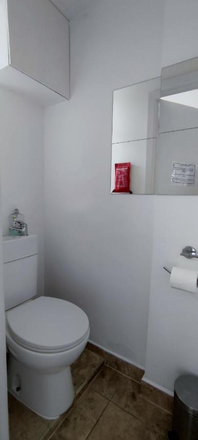 Location Location Location, Whole For You! Appartamento
